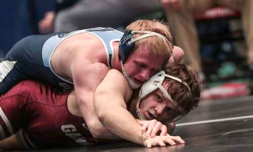 D-II wrestling starts with thrilling comeback for Upper Iowa’s Murty