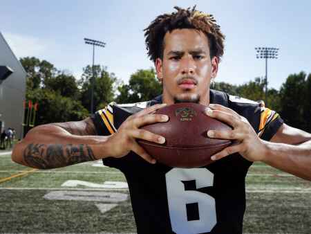 New Iowa football receivers complement the veterans