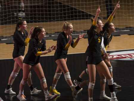 Waverly-Shell Rock wins emotional state semifinal over North Scott