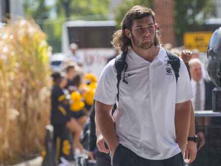 Colby, Plumb step up on Hawkeyes’ inexperienced offensive line
