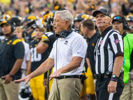Big 12 officiating crew draws ire from Iowa football