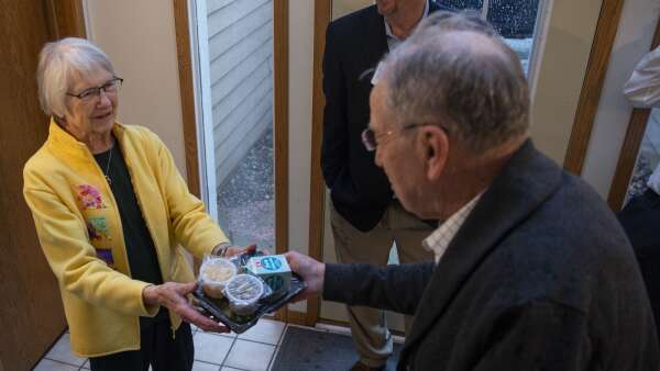 Photos: Sen. Chuck Grassley delivers Meals on Wheels