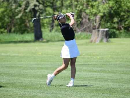 New London golf sees victory