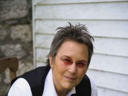 Mary Gauthier returning to C.R.