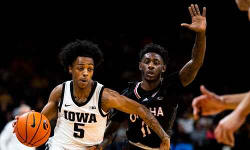 Ahron Ulis, Dasonte Bowen make cases to be key Iowa men’s basketball guards