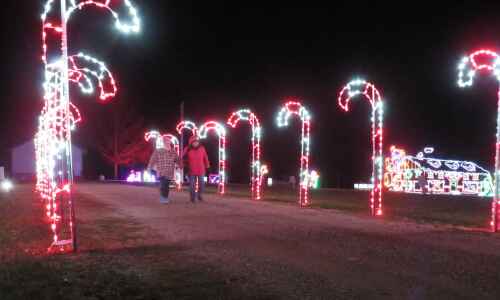 Walkers, runners brave cold for Threshers lights