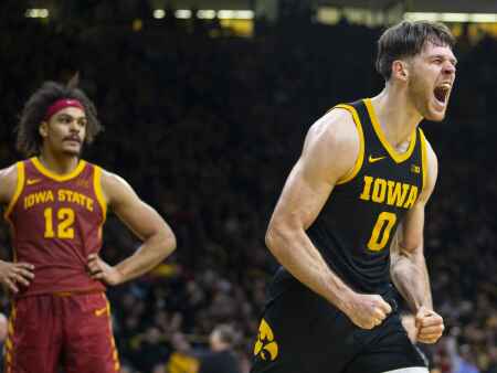 Iowa cruises past No. 20 Iowa State in Cy-Hawk men’s basketball game