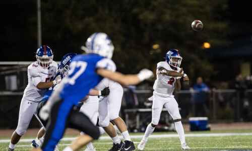 Iowa high school football roundup: Scores, stats and more