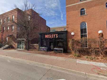 New Iowa City bar opens in old Mosley’s