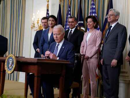 Biden signs competition order targeting big business
