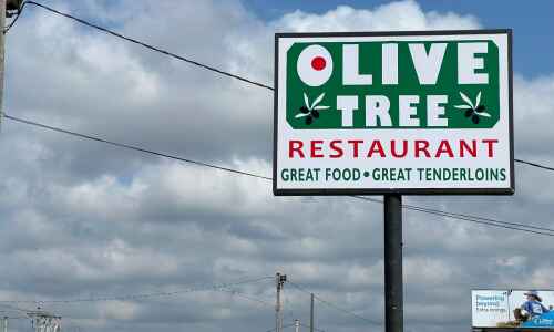 Olive Tree moves as Cedar Rapids’ first Salvadoran restaurant closes