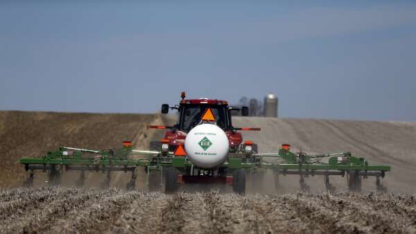 Iowa fertilizer sales up 14 percent, despite rising costs