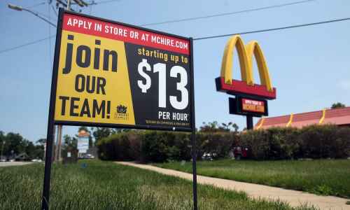 U.S. jobless claims climb to 373,000