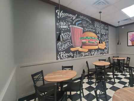 New ice cream shop, grill opens in Marion